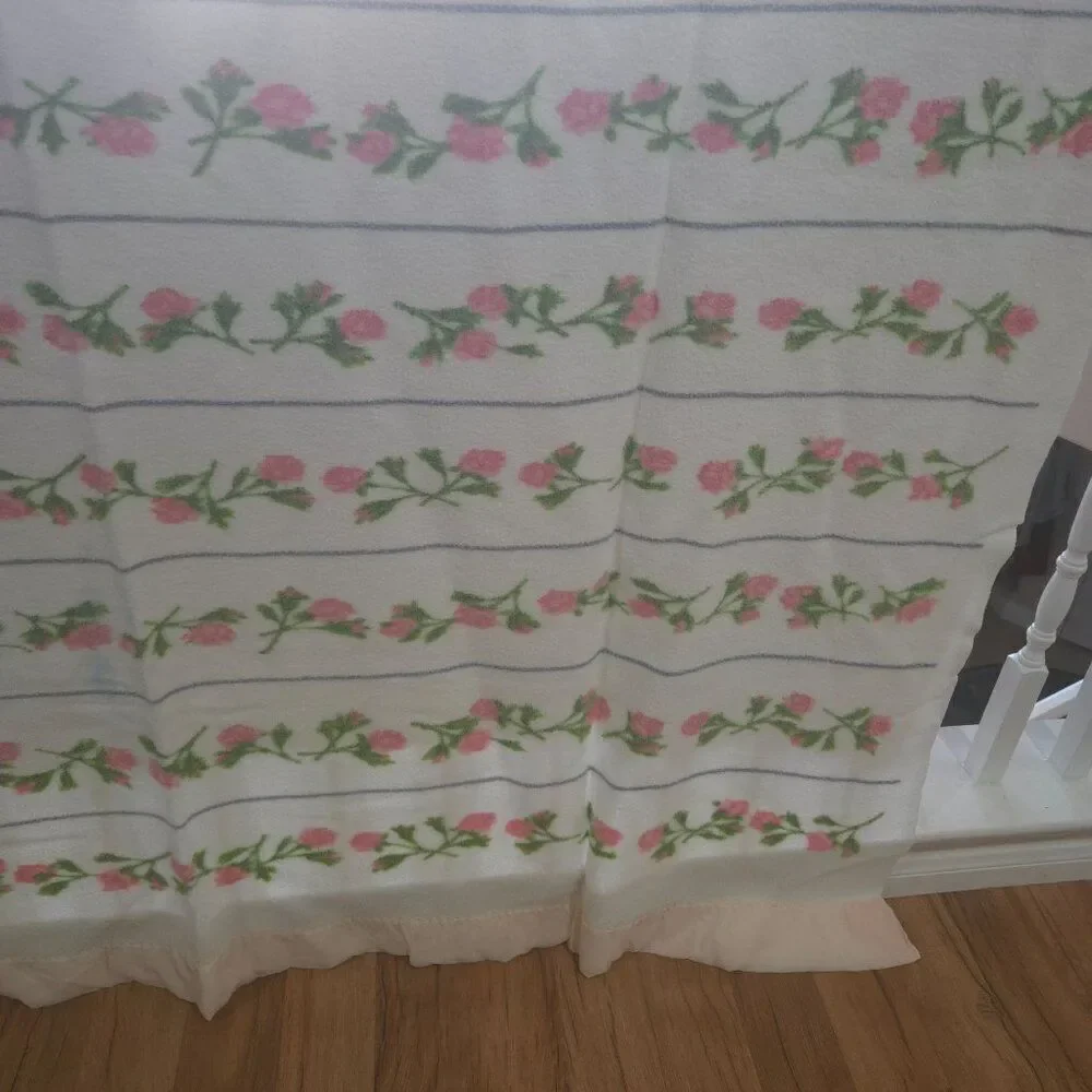 Vintage 80s White Pink Roses Floral Blanket Satin Edge Double Full Size
